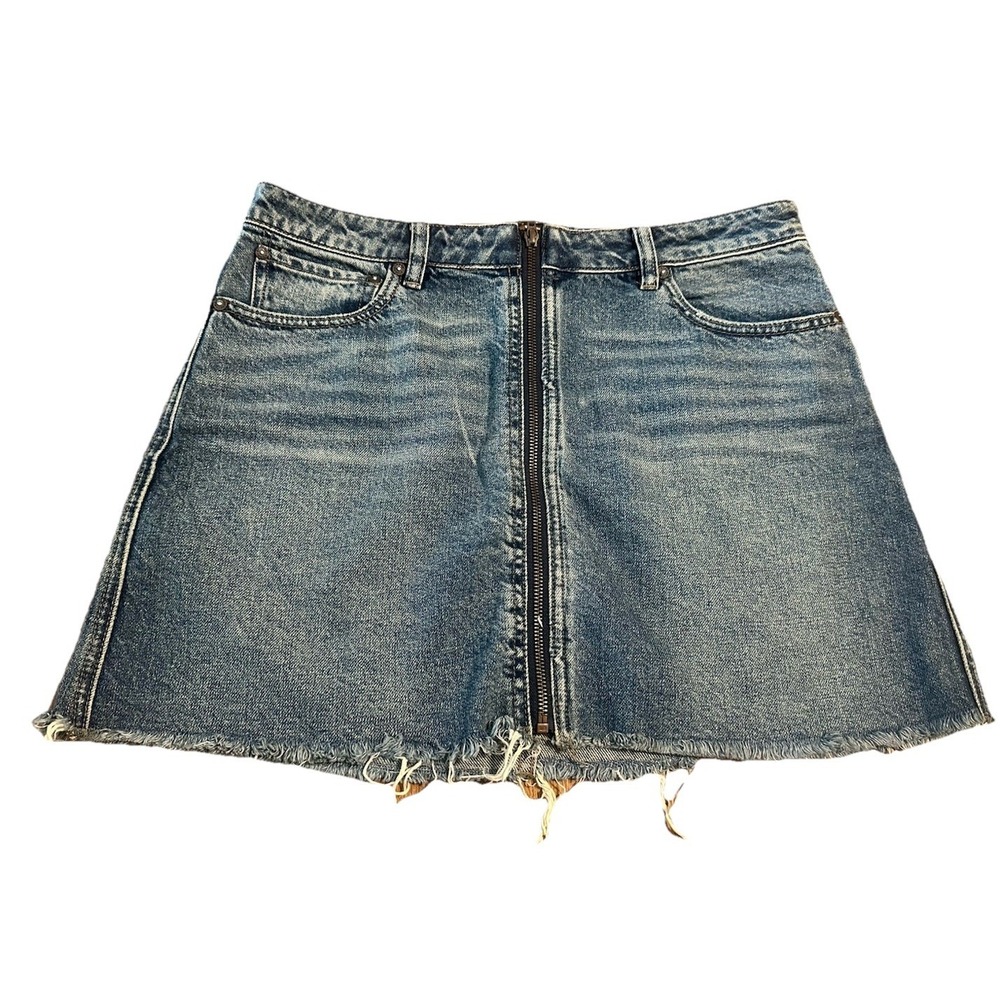Free People We The Free Mini Skirt Women's‎ 30 Blue Denim Raw Hem Front Zip